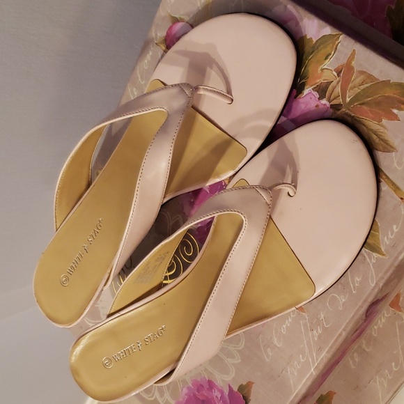Kitten heels,  size 9, palest pink thong sandals, White Stag, simple elegance. - Picture 8 of 8